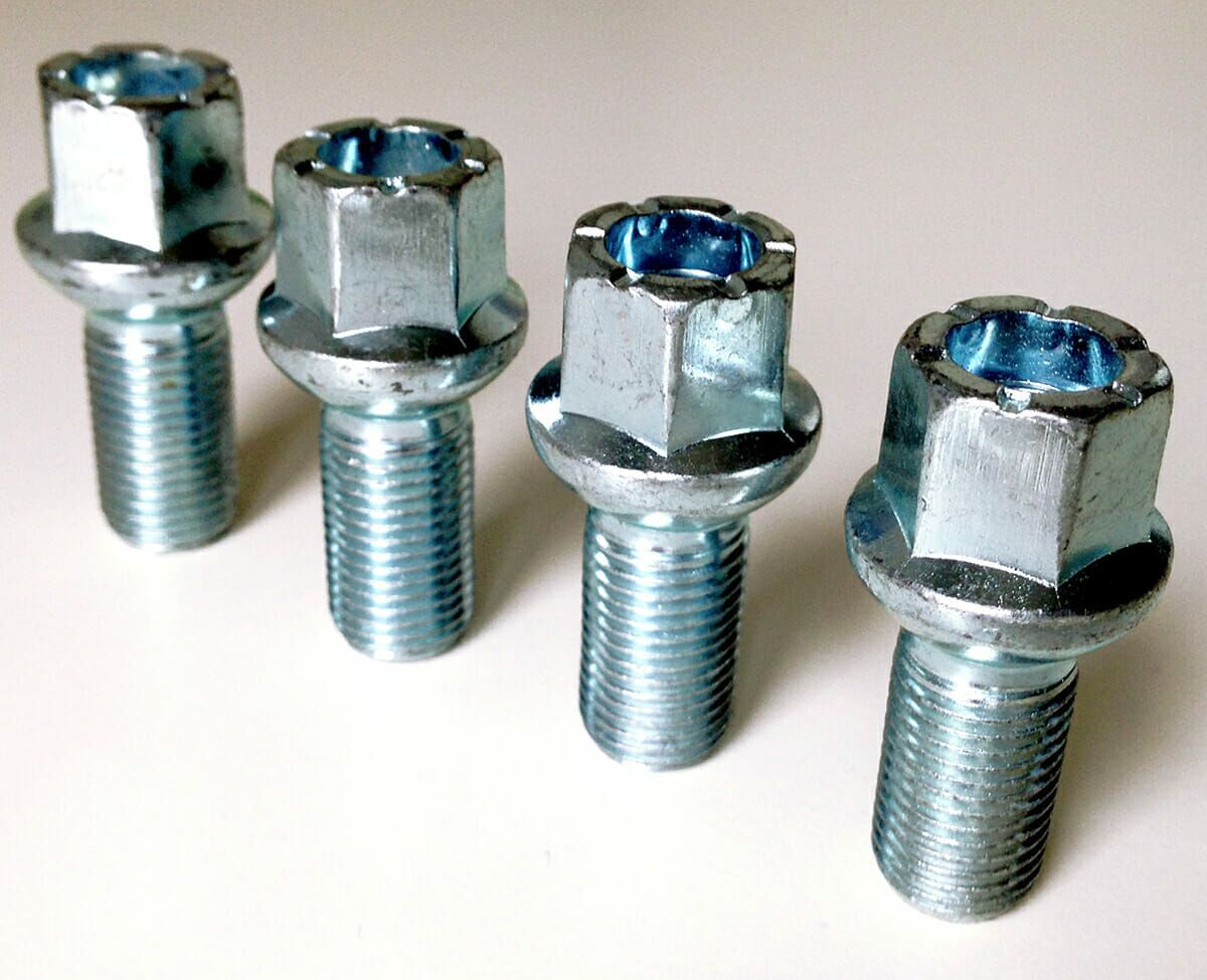 Set of 4 M14x1.5, radius, 27mm thread , 17mm hex alloy wheel bolts